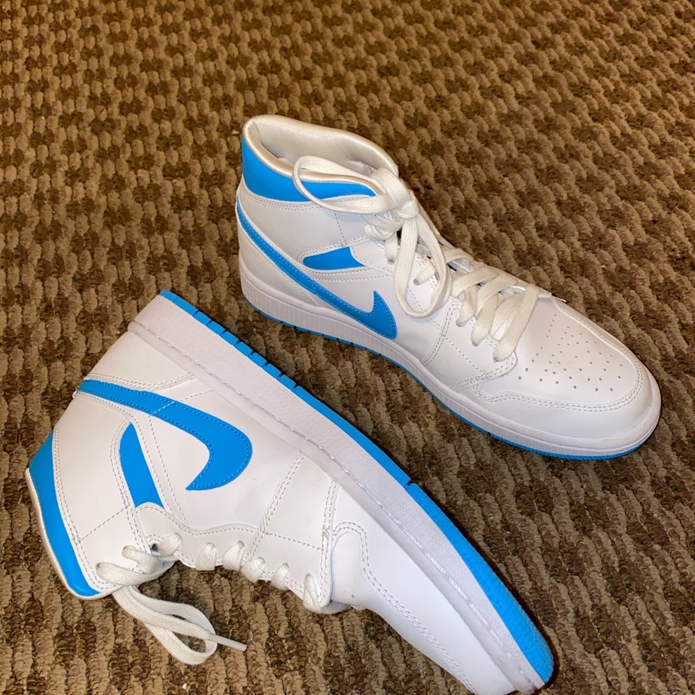 Jordan 1 Mid UNC (W) - Picture 4 of 8